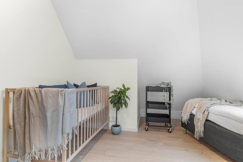 New! Huge Modern Apartment! Fit For Two Families! Bergen Esterno foto