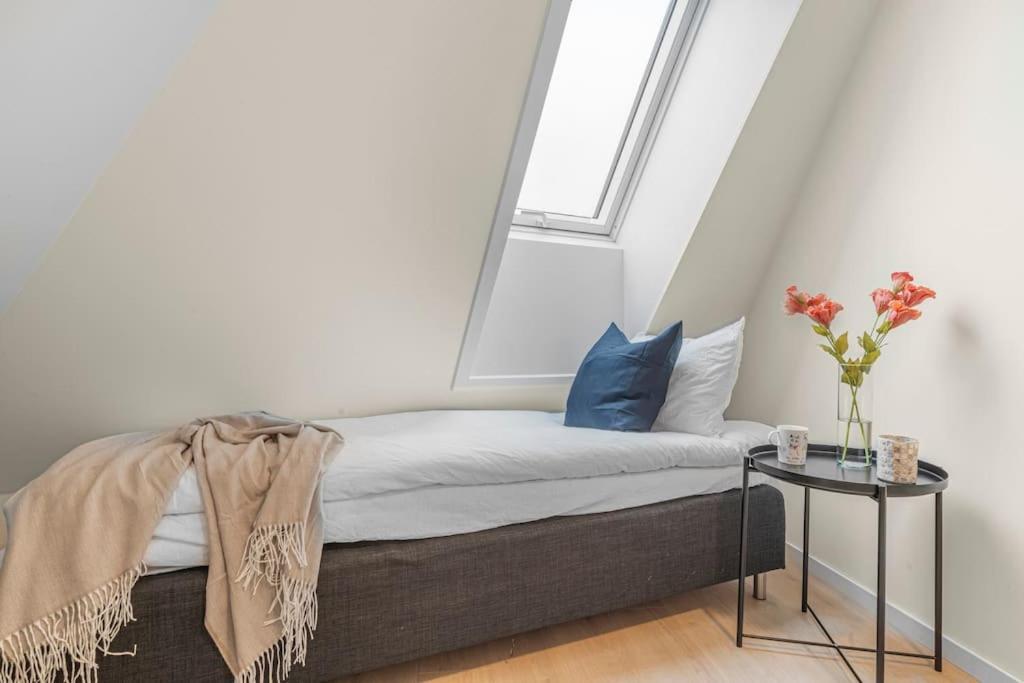 New! Huge Modern Apartment! Fit For Two Families! Bergen Esterno foto